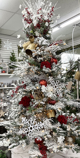 White Christmas Tree theme 2023