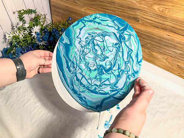 Paint Pouring for Beginners: Easy Steps & Tips
