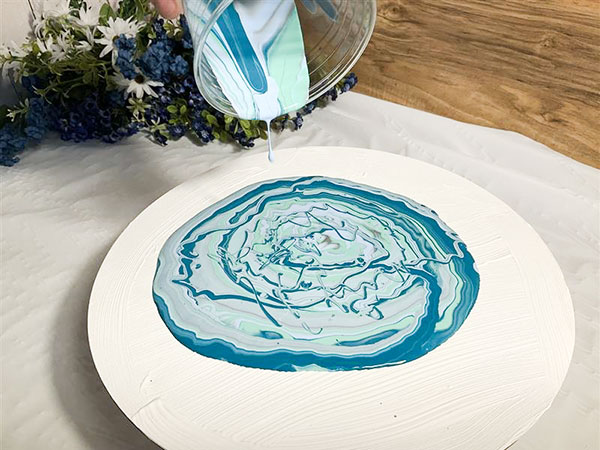 Paint Pouring for Beginners: Easy Steps & Tips