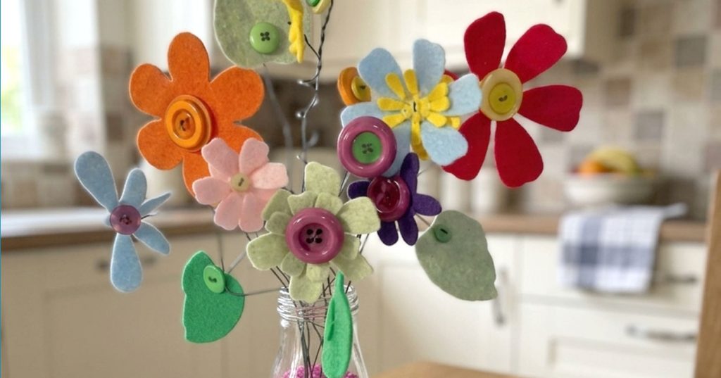 DIY Felt Flowers for Mother's Day - Tutorial